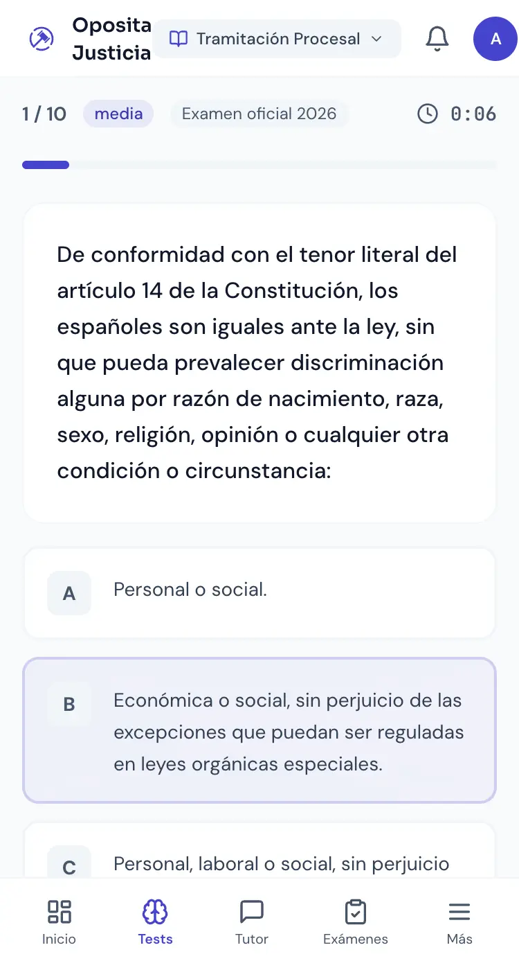 Pantalla de un test de Oposita Justicia en el móvil, con una pregunta y sus cuatro opciones